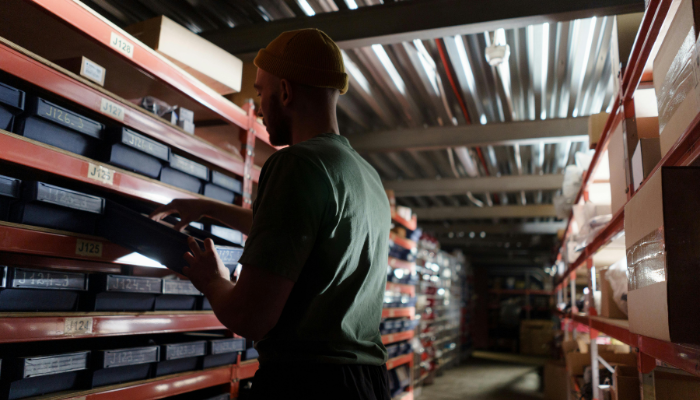 Pros and Cons of Traditional Shelves vs. Sloped Shelves in Retail Stores